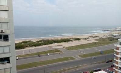 Apartamento en playa brava de 3 dormitorios y dos baños