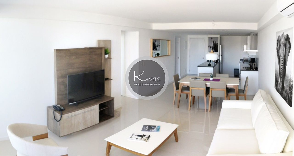 Departamento ID.497 - Departamento de dos dormitorios habitación de servicio lavadero Torre Esmeralda Playa Brava Punta del Este.