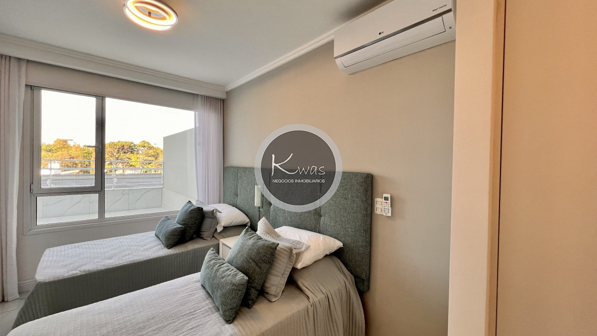 Departamento ID.455 - Venta departamento tres dormitorios en suite Playa Mansa Punta del Este