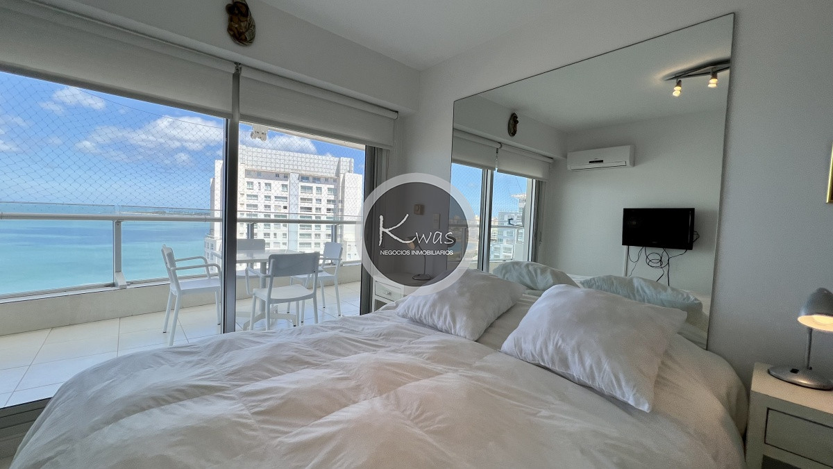Departamento ID.549 - Departamento dos dormitorios dos baños en suite Season Tower Playa Mansa Punta del Este