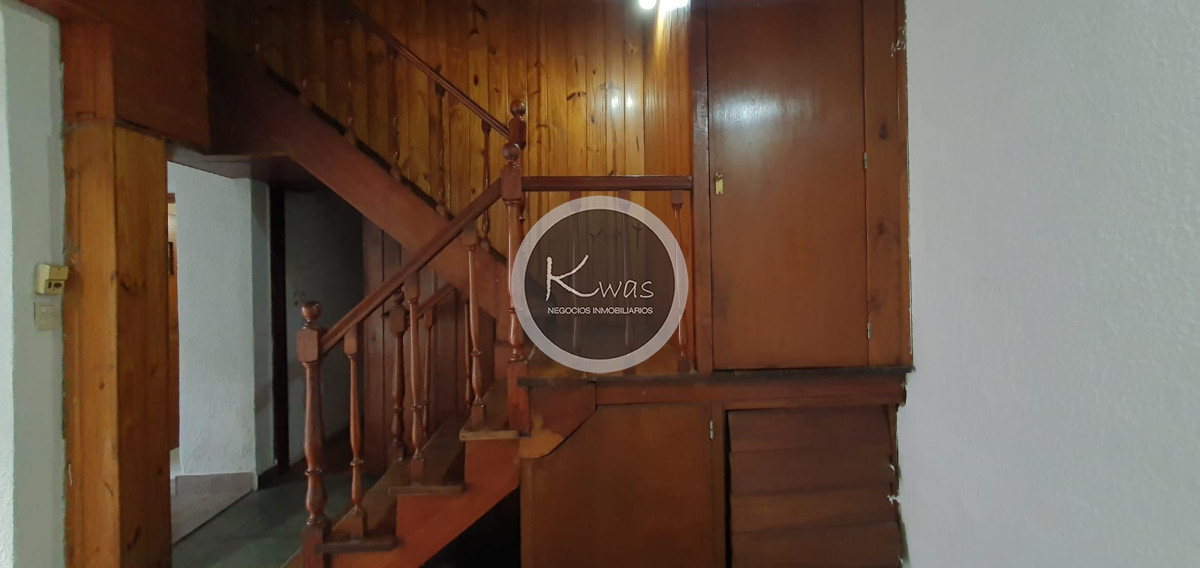 Departamento ID.833 - Venta PH tres niveles de tres dormitorios un baño patio parrilla terraza Munro Olivos