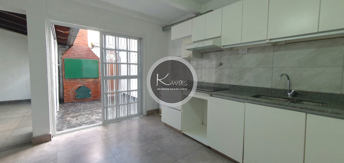 Departamento ID.833 - Venta PH tres niveles de tres dormitorios un baño patio parrilla terraza Munro Olivos