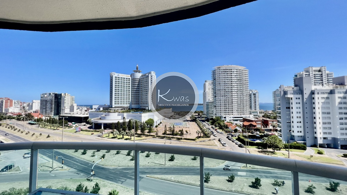 Departamento ID.618 - Venta departamento dos dormitorios en suite habitación de servicio parrillero Playa Mansa Punta del este