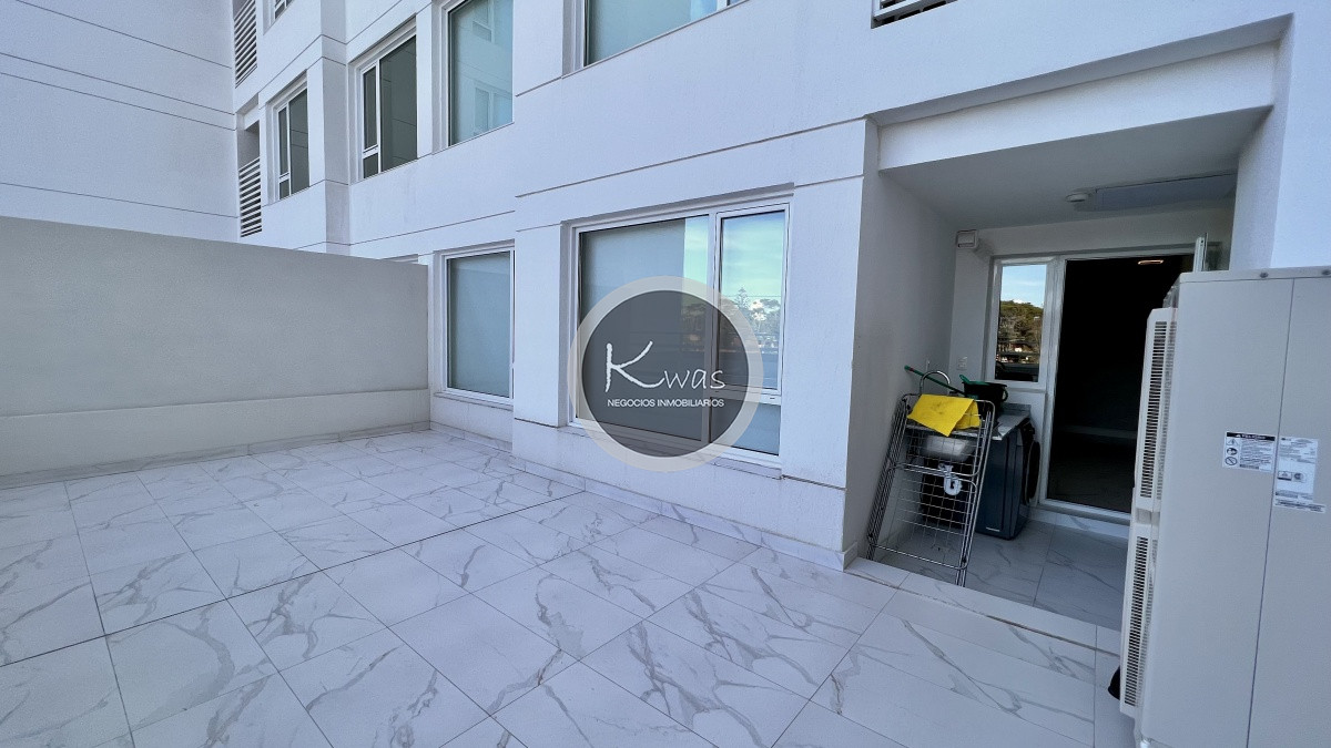 Departamento ID.455 - Venta departamento tres dormitorios en suite Playa Mansa Punta del Este