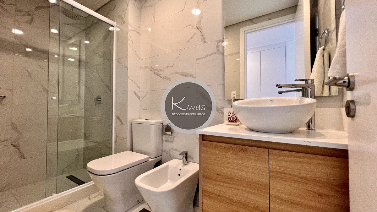 Departamento ID.455 - Venta departamento tres dormitorios en suite Playa Mansa Punta del Este