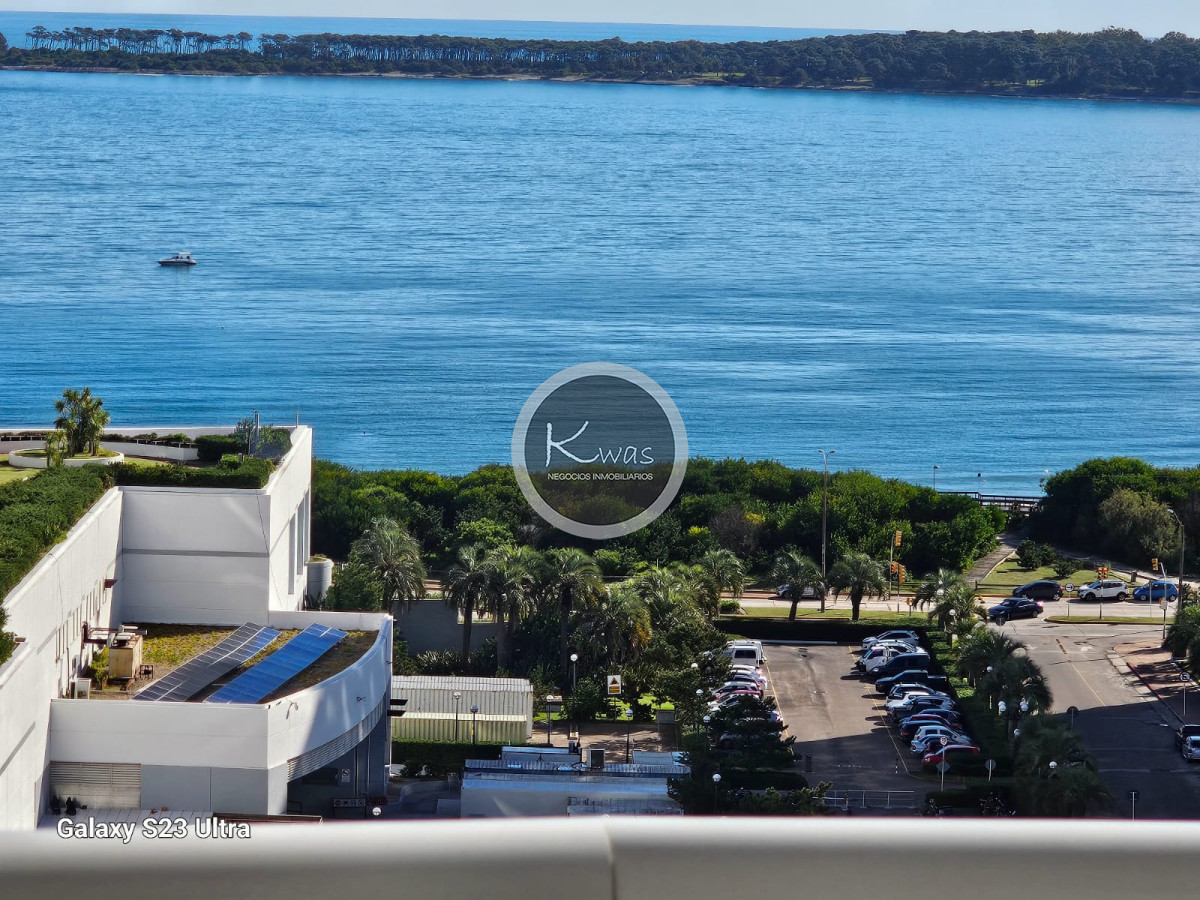Departamento ID.785 - Departamento Casino Tower dos dormitorios y medio Playa Mansa Punta del Este