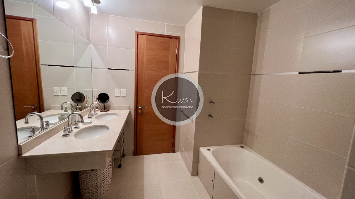 Departamento ID.490 - Departamento dos dormitorios vista al mar Playa Mansa Punta del Este
