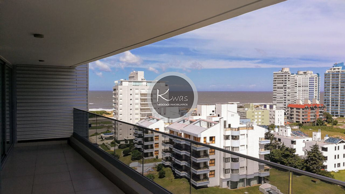 Departamento ID.497 - Departamento de dos dormitorios habitación de servicio lavadero Torre Esmeralda Playa Brava Punta del Este.