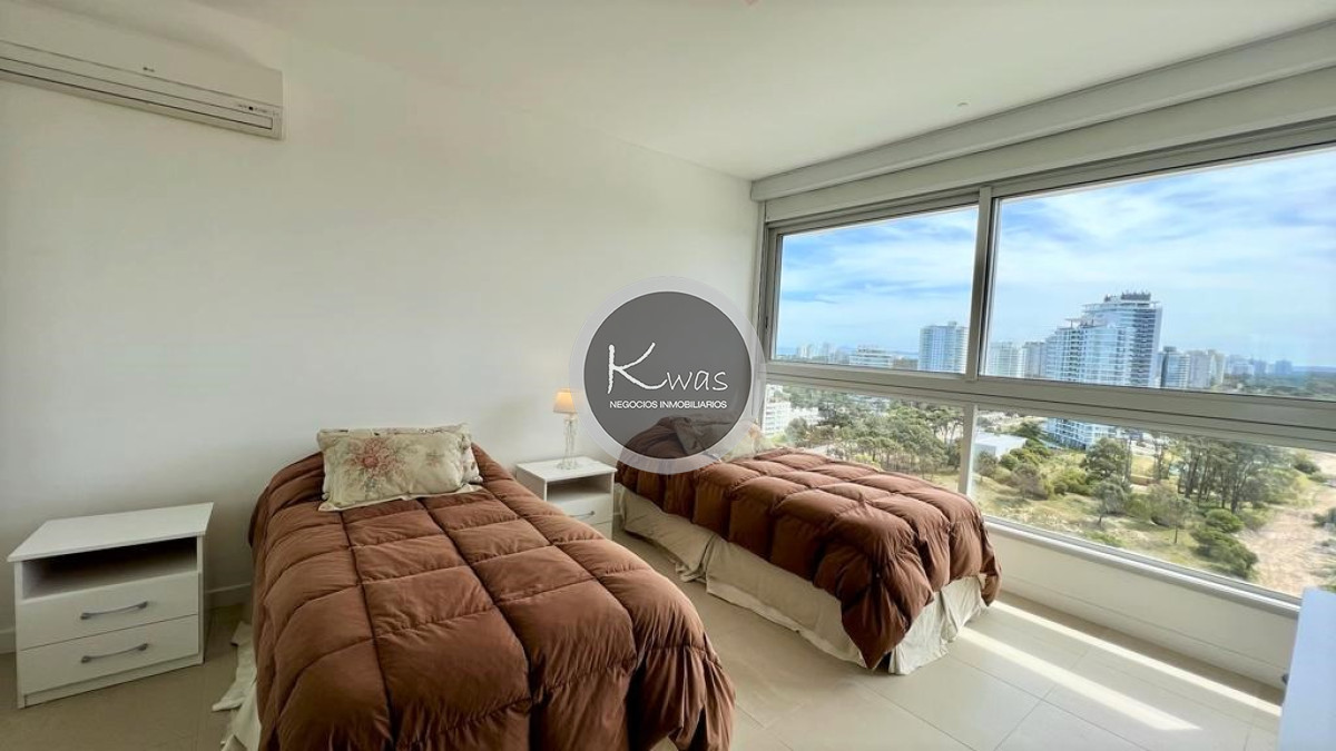 Departamento ID.476 - Le Parc II dos dormitorios en suite habitación de servicio Playa Brava Punta del Este