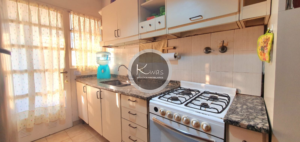 Departamento ID.824 - Departamento en Venta dos dormitorios un baño toilette cochera baulera balcón Vías / Santa Fé, Martínez