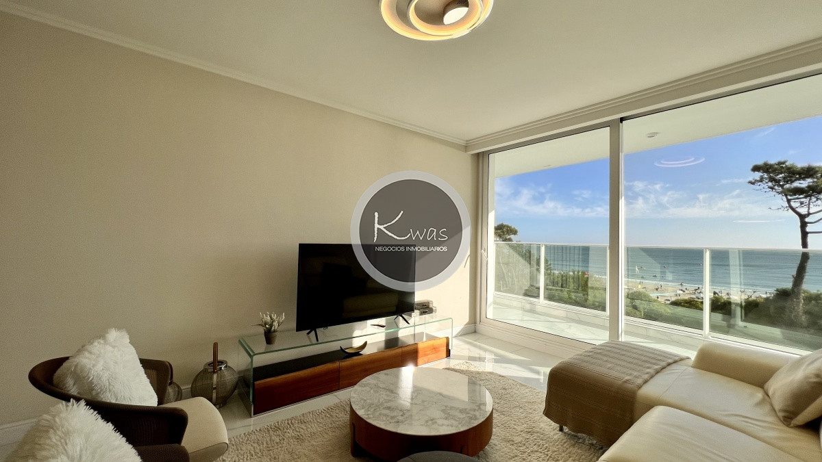 Departamento ID.455 - Venta departamento tres dormitorios en suite Playa Mansa Punta del Este