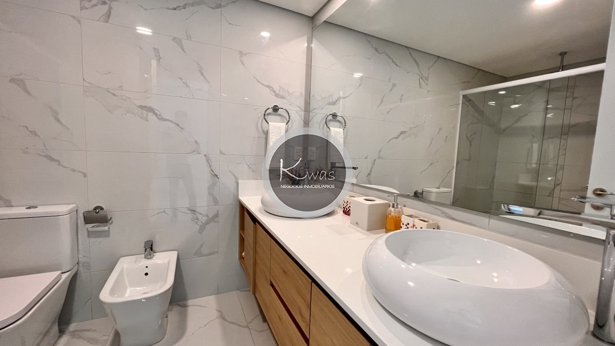 Departamento ID.455 - Venta departamento tres dormitorios en suite Playa Mansa Punta del Este