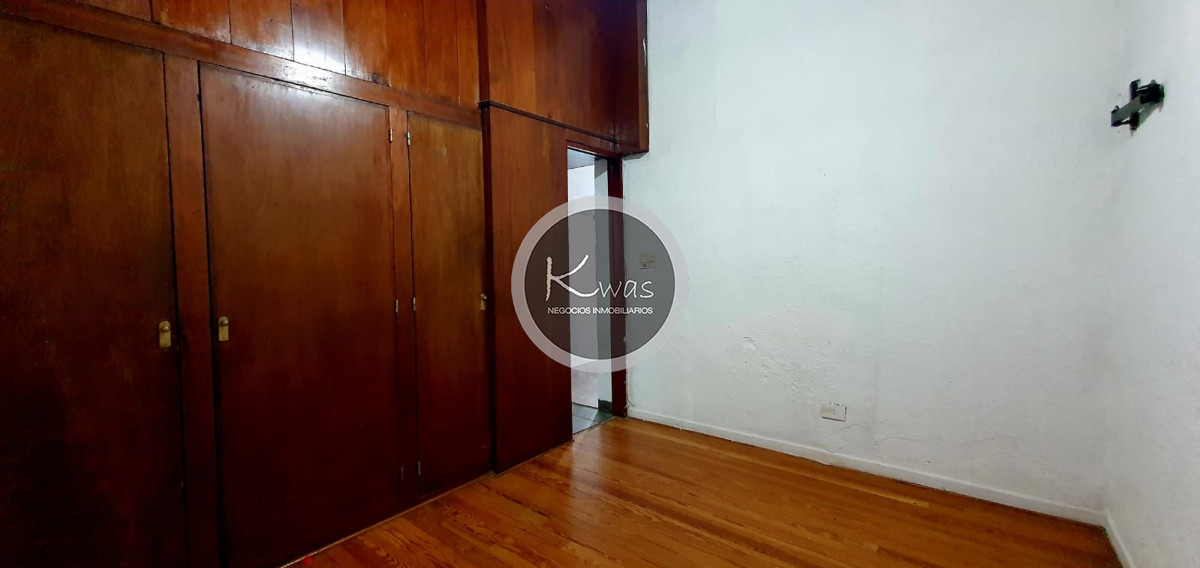Departamento ID.833 - Venta PH tres niveles de tres dormitorios un baño patio parrilla terraza Munro Olivos