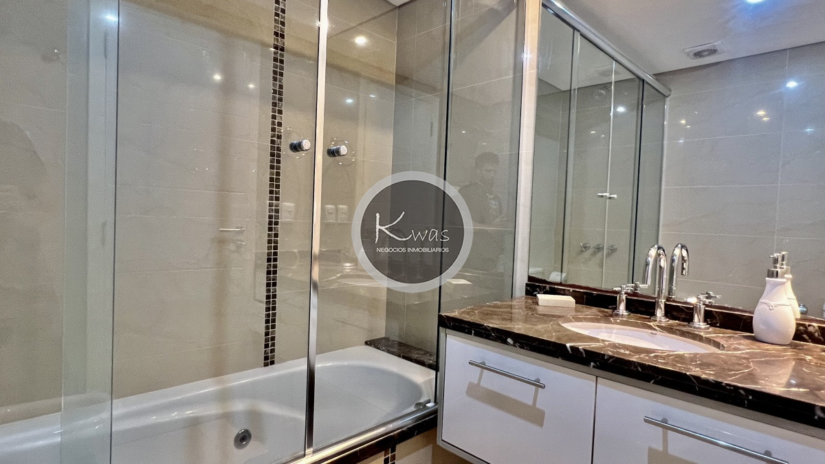 Departamento ID.618 - Venta departamento dos dormitorios en suite habitación de servicio parrillero Playa Mansa Punta del este