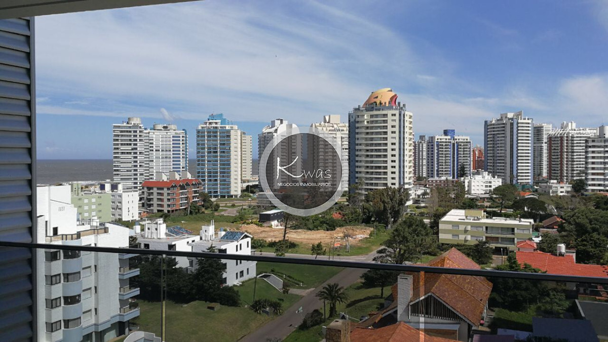 Departamento ID.497 - Departamento de dos dormitorios habitación de servicio lavadero Torre Esmeralda Playa Brava Punta del Este.