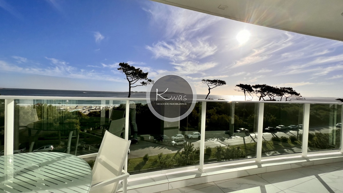 Departamento ID.455 - Venta departamento tres dormitorios en suite Playa Mansa Punta del Este