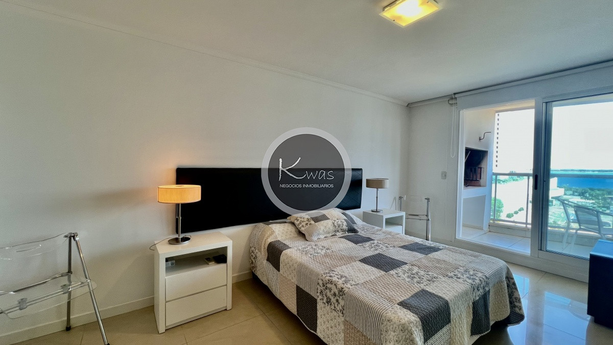 Departamento ID.618 - Venta departamento dos dormitorios en suite habitación de servicio parrillero Playa Mansa Punta del este