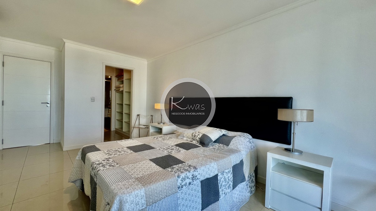 Departamento ID.618 - Venta departamento dos dormitorios en suite habitación de servicio parrillero Playa Mansa Punta del este