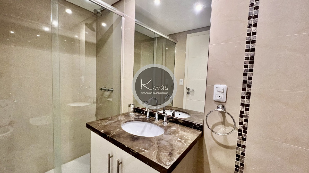 Departamento ID.618 - Venta departamento dos dormitorios en suite habitación de servicio parrillero Playa Mansa Punta del este