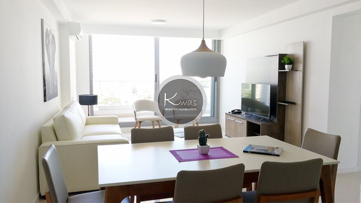 Departamento ID.497 - Departamento de dos dormitorios habitación de servicio lavadero Torre Esmeralda Playa Brava Punta del Este.