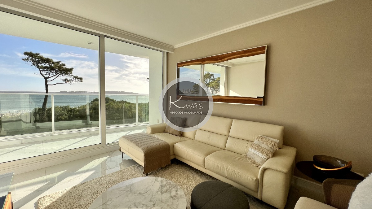 Departamento ID.455 - Venta departamento tres dormitorios en suite Playa Mansa Punta del Este
