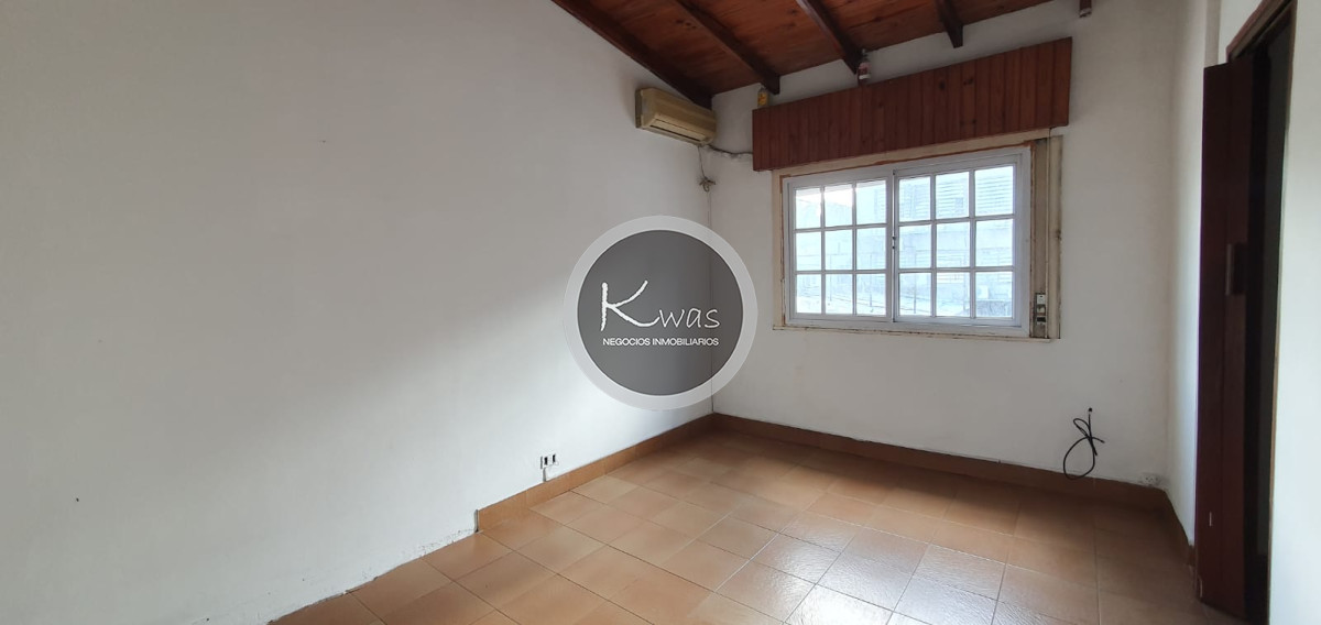 Departamento ID.833 - Venta PH tres niveles de tres dormitorios un baño patio parrilla terraza Munro Olivos