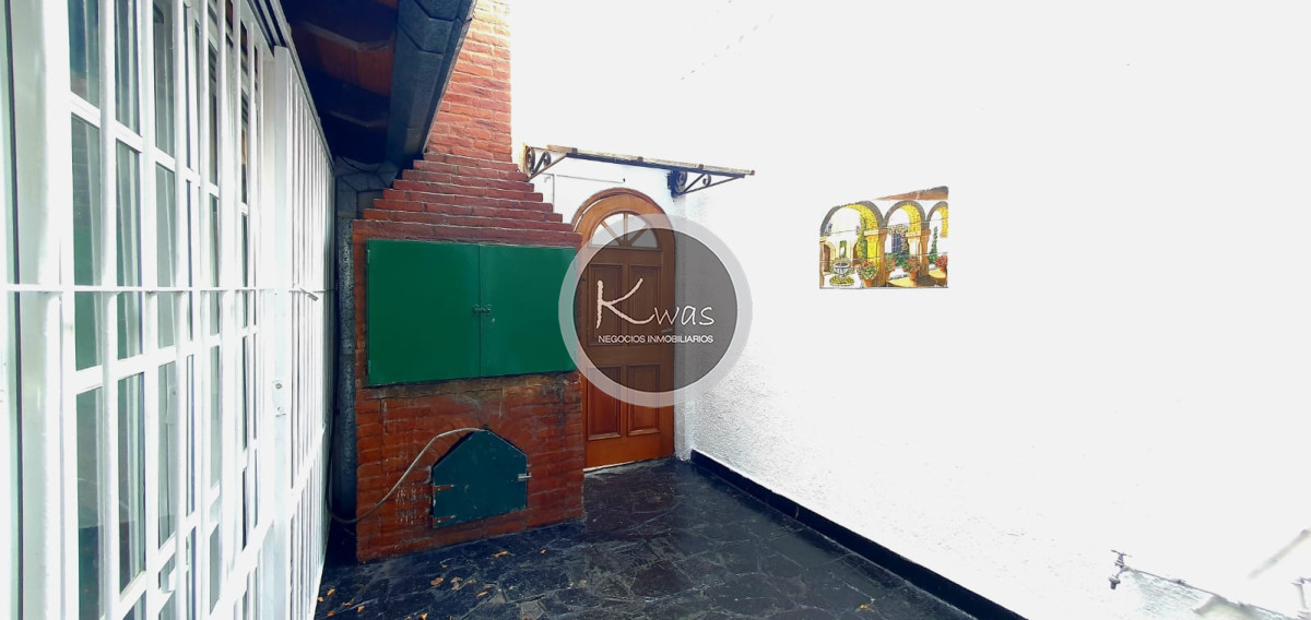 Departamento ID.833 - Venta PH tres niveles de tres dormitorios un baño patio parrilla terraza Munro Olivos