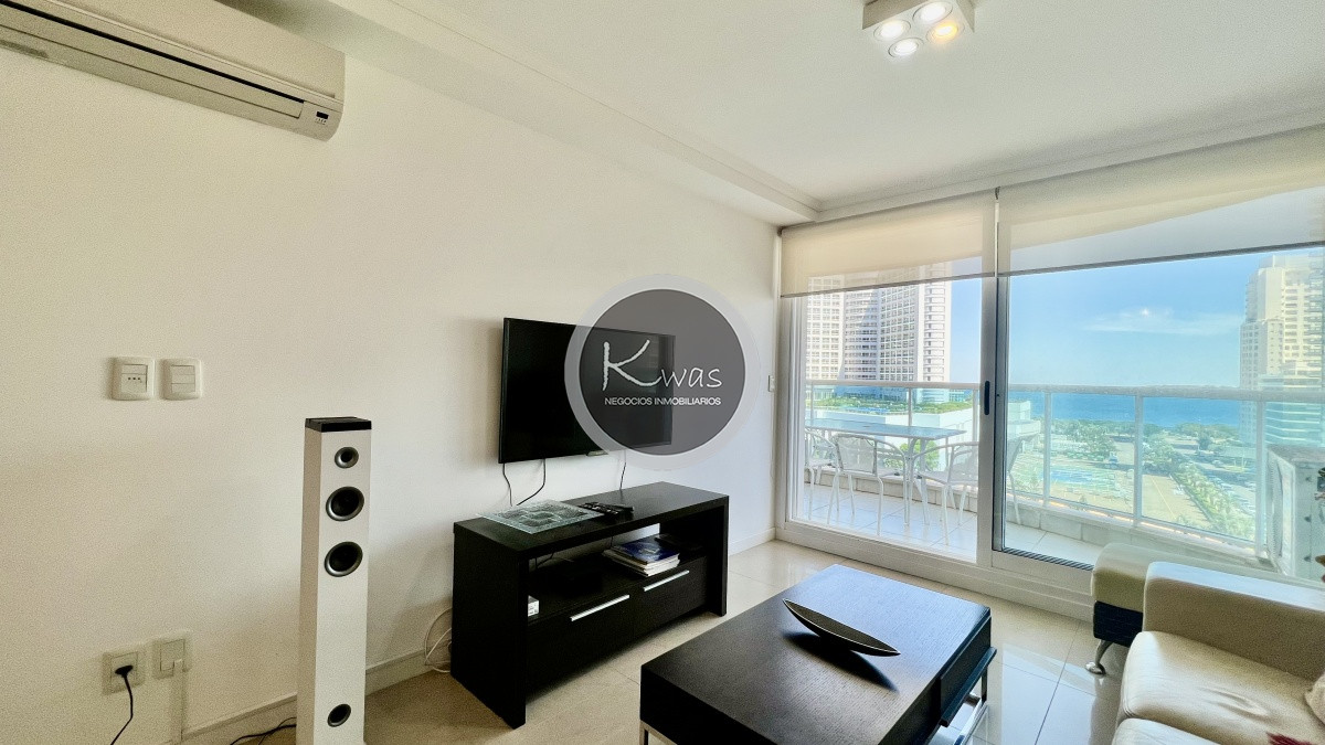 Departamento ID.618 - Venta departamento dos dormitorios en suite habitación de servicio parrillero Playa Mansa Punta del este