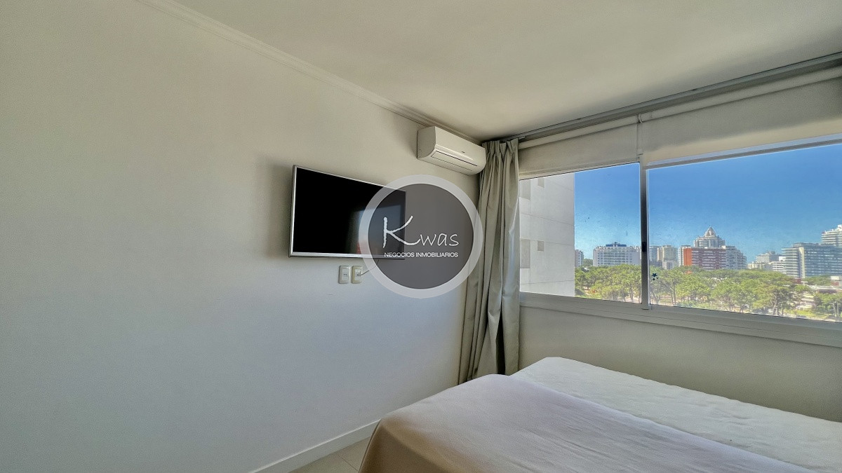 Departamento ID.618 - Venta departamento dos dormitorios en suite habitación de servicio parrillero Playa Mansa Punta del este