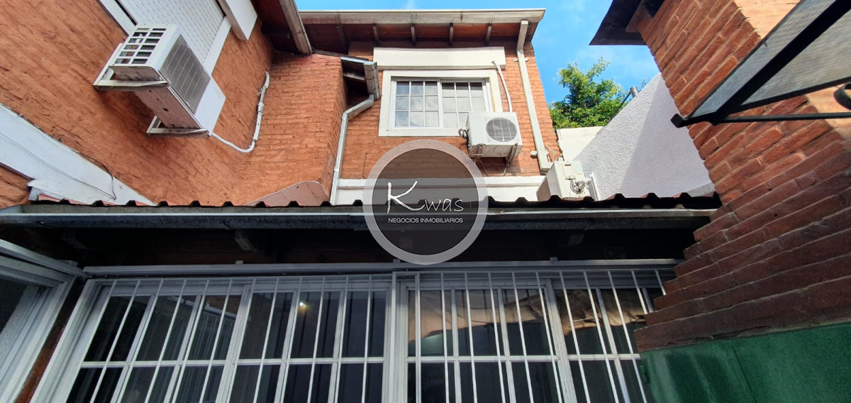 Departamento ID.833 - Venta PH tres niveles de tres dormitorios un baño patio parrilla terraza Munro Olivos