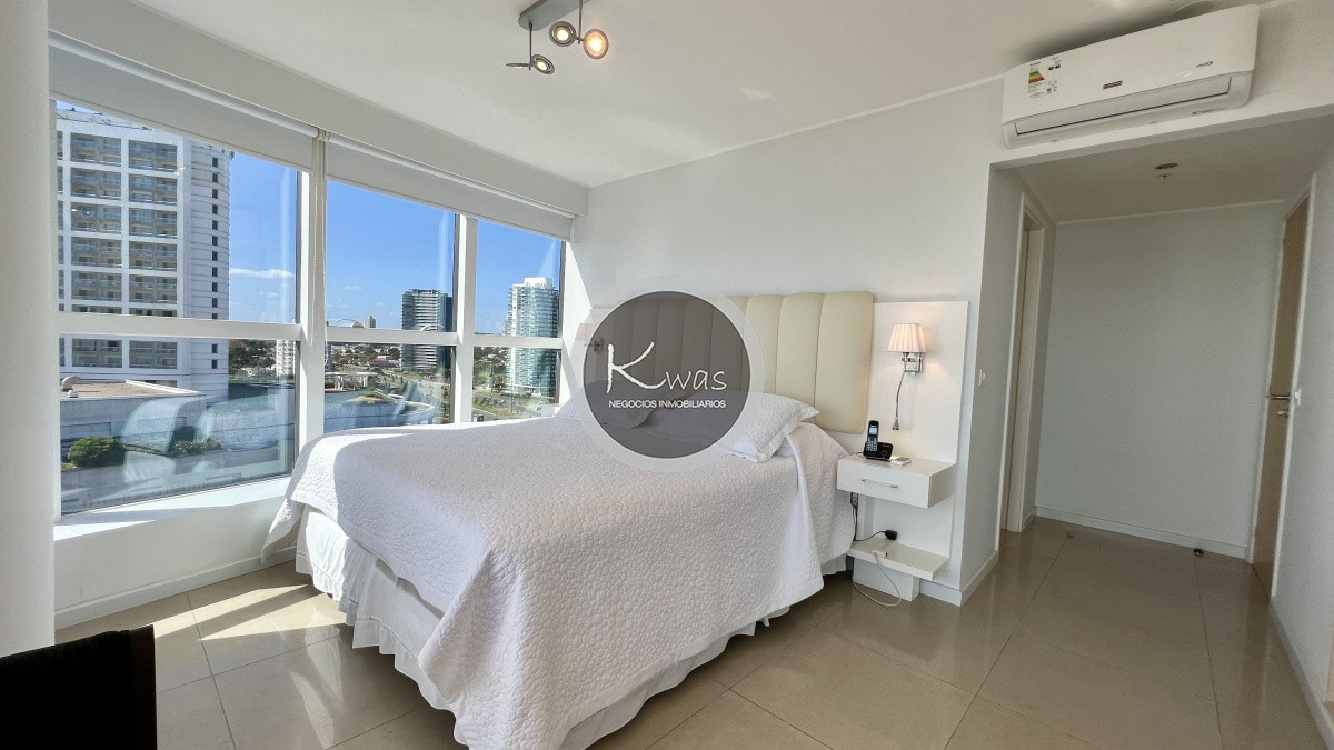 Departamento ID.480 - Departamento Alexander Collection de tres dormitorios habitación de servicio Punta del Este Playa Mansa