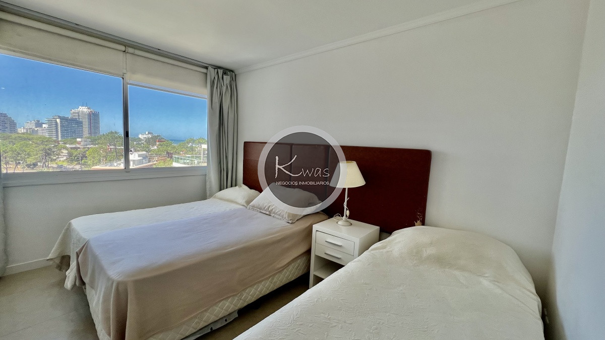 Departamento ID.618 - Venta departamento dos dormitorios en suite habitación de servicio parrillero Playa Mansa Punta del este