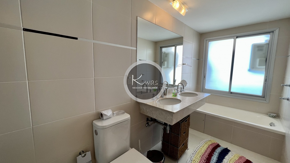 Departamento ID.549 - Departamento dos dormitorios dos baños en suite Season Tower Playa Mansa Punta del Este
