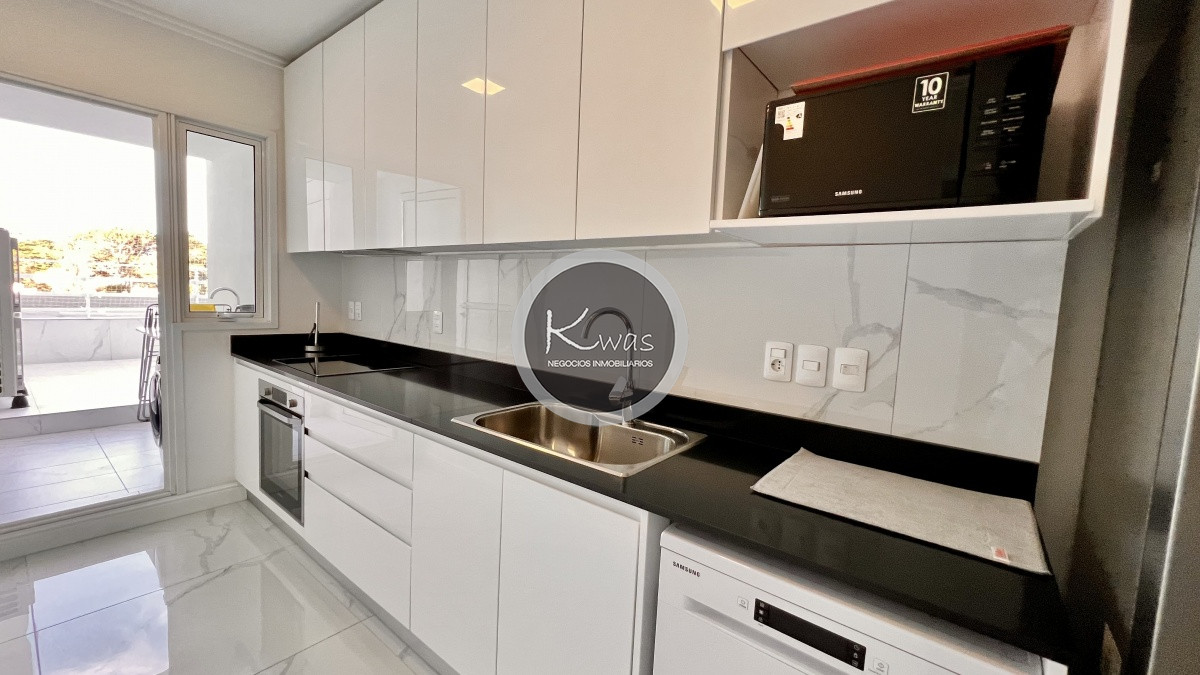 Departamento ID.455 - Venta departamento tres dormitorios en suite Playa Mansa Punta del Este