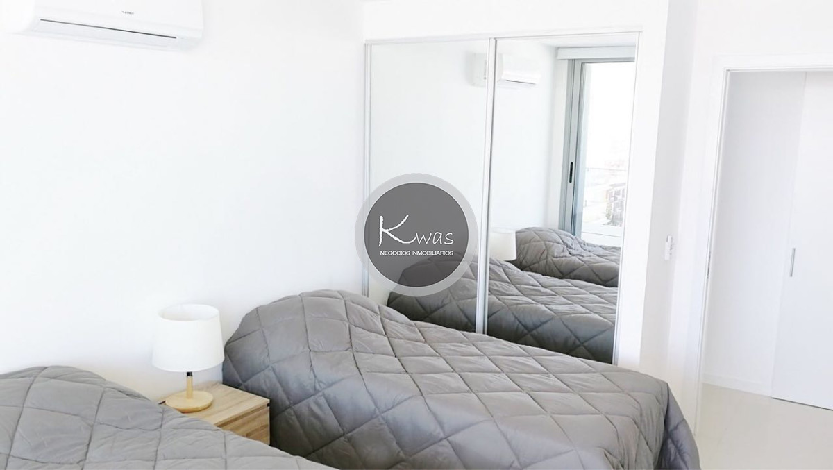 Departamento ID.497 - Departamento de dos dormitorios habitación de servicio lavadero Torre Esmeralda Playa Brava Punta del Este.