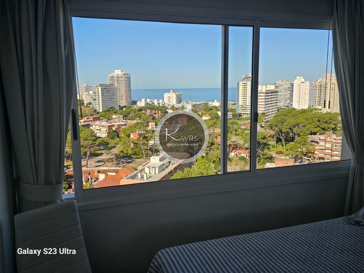 Departamento ID.785 - Departamento Casino Tower dos dormitorios y medio Playa Mansa Punta del Este