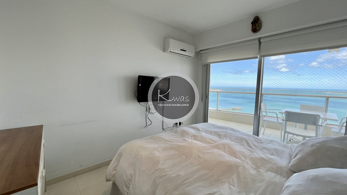 Departamento ID.549 - Departamento dos dormitorios dos baños en suite Season Tower Playa Mansa Punta del Este
