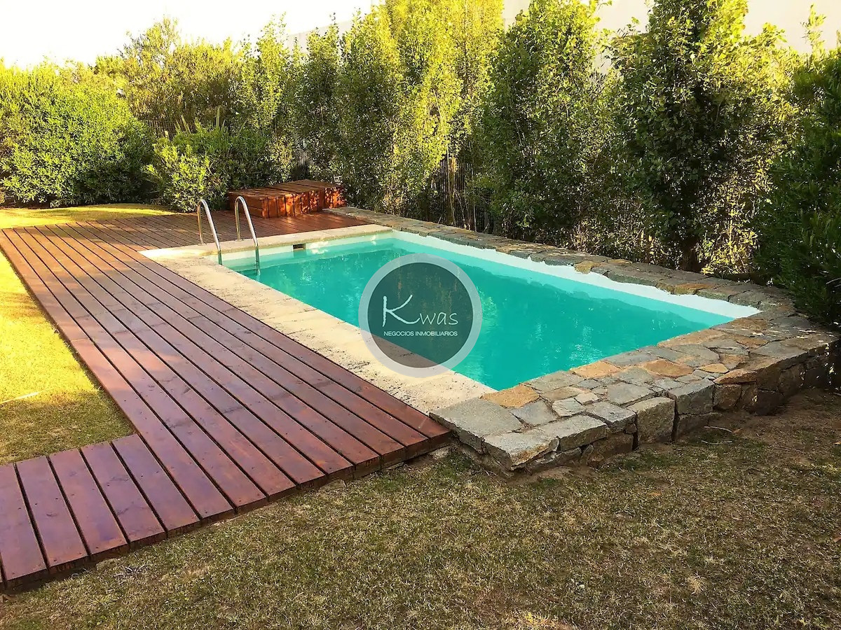 Departamento ID.710 - Casa cinco dormitorios piscina garage parrillero Manantiales Punta del Este