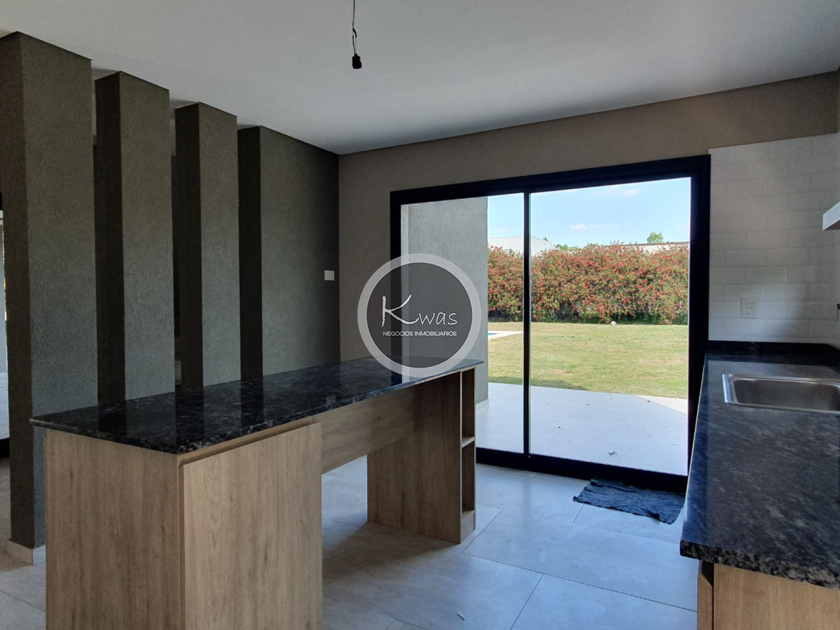 Departamento ID.825 - Venta casa tres dormitorios pileta parrilla en Santa Guadalupe, Pilar del Este, Pilar
