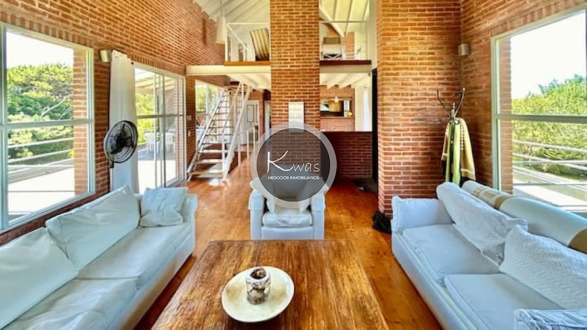 Departamento ID.823 - Venta casa Carilo Pinamar cinco dormitorios cinco baños a 100 mts de la playa parrilla garage, Costa Atlántica, Buenos Aires