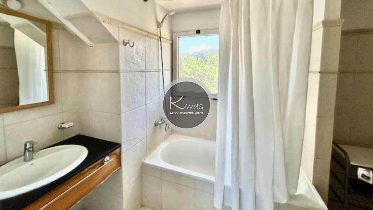 Departamento ID.823 - Venta casa Carilo Pinamar cinco dormitorios cinco baños a 100 mts de la playa parrilla garage, Costa Atlántica, Buenos Aires