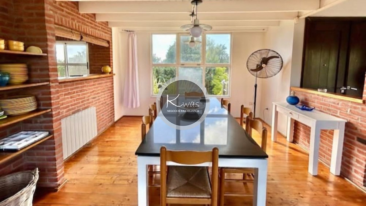 Departamento ID.823 - Venta casa Carilo Pinamar cinco dormitorios cinco baños a 100 mts de la playa parrilla garage, Costa Atlántica, Buenos Aires