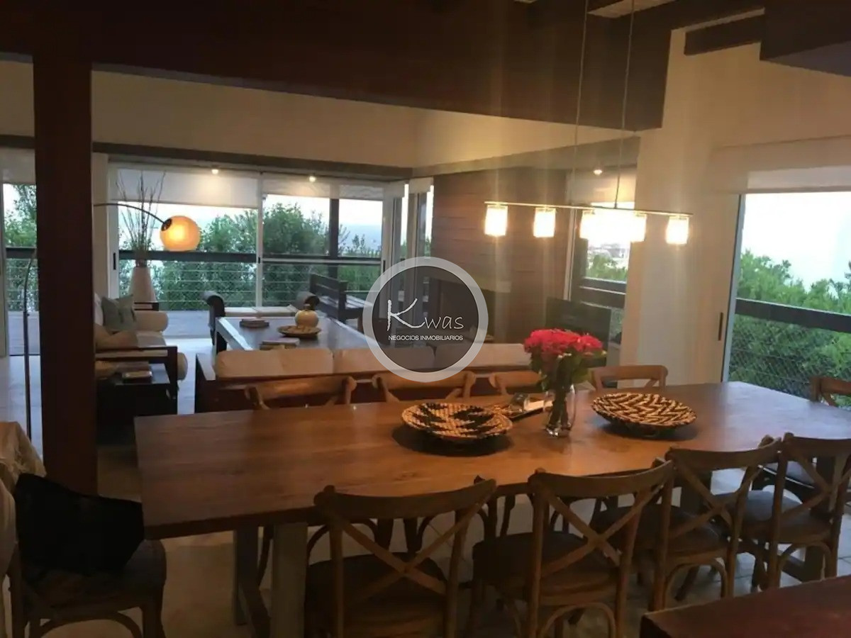 Departamento ID.710 - Casa cinco dormitorios piscina garage parrillero Manantiales Punta del Este