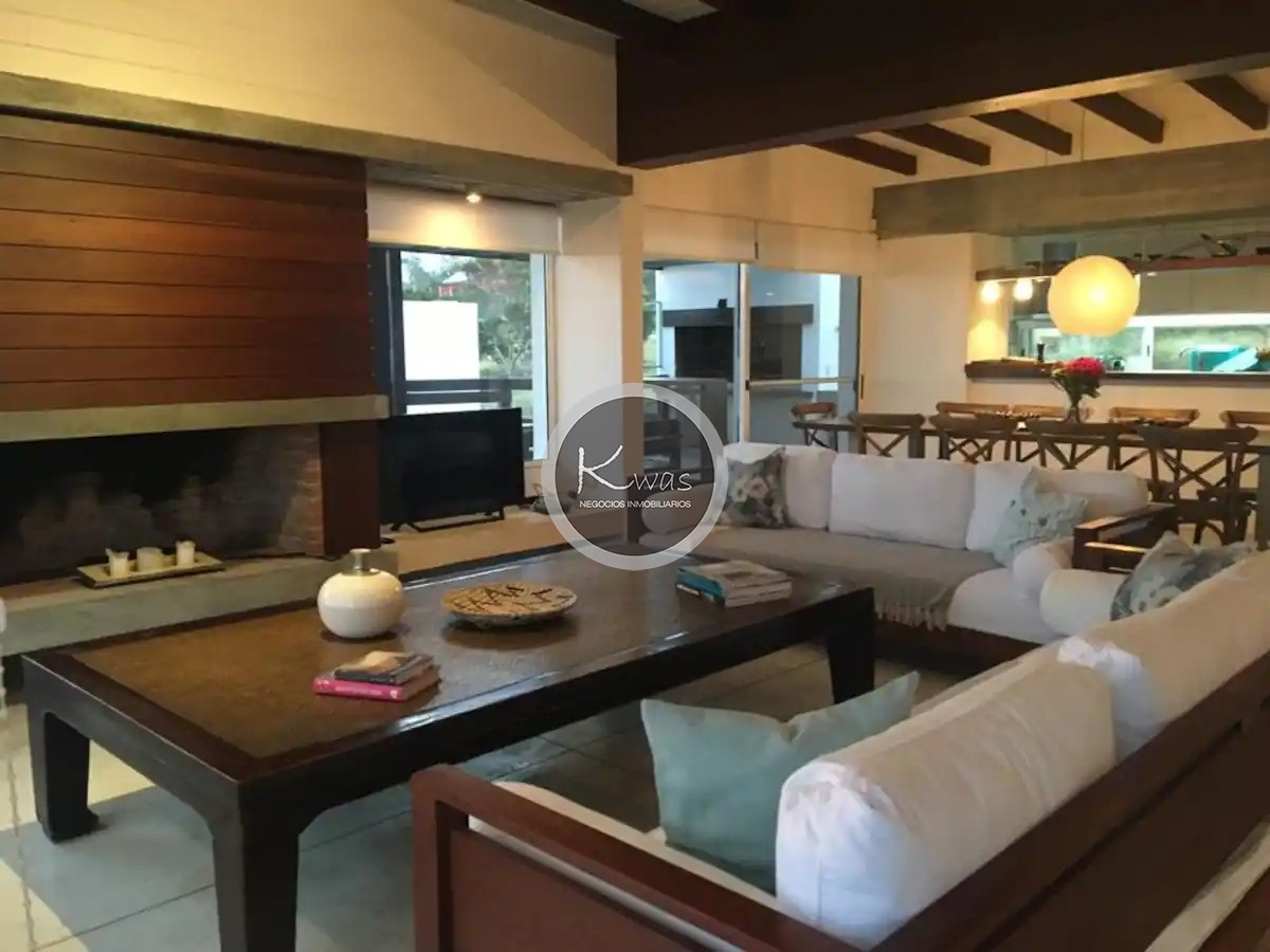 Departamento ID.710 - Casa cinco dormitorios piscina garage parrillero Manantiales Punta del Este