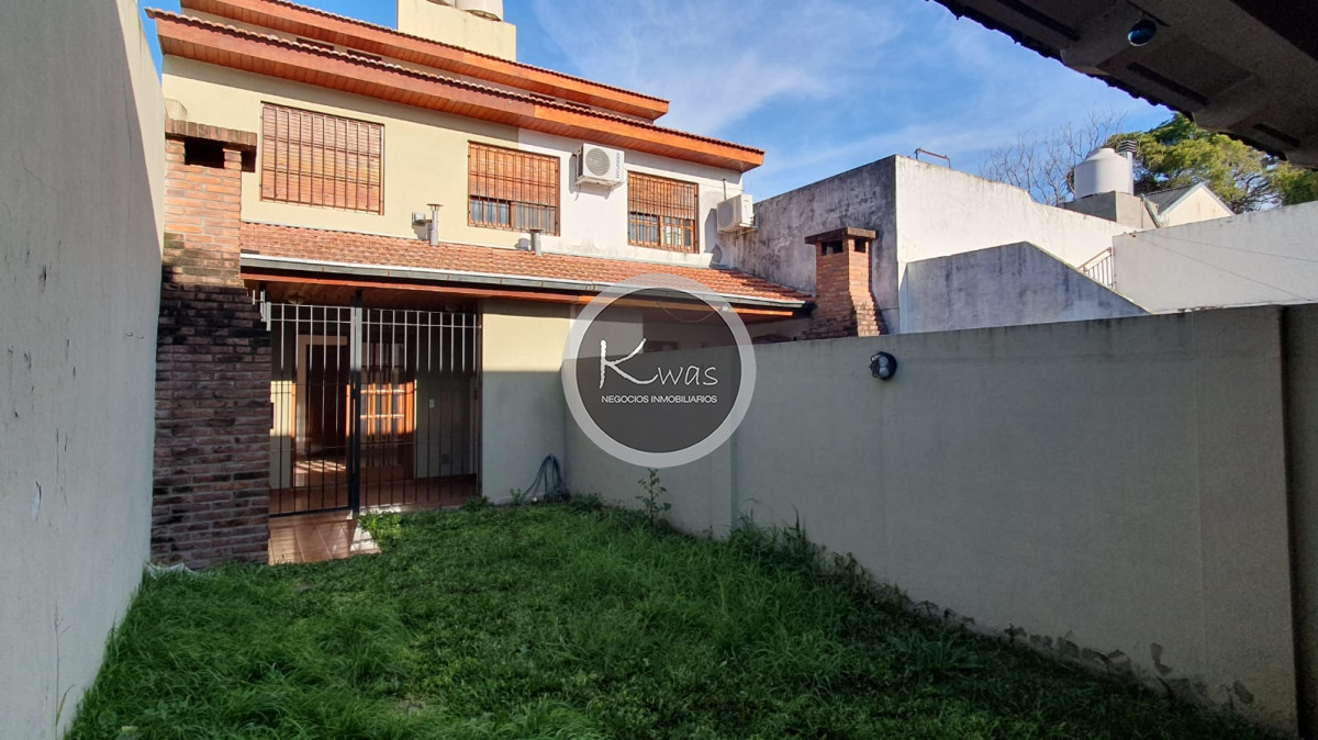 Departamento ID.841 - Duplex de tres dormitorios dos baños toilette cochera cubierta jardin parrilla Olivos Vicente Lopez