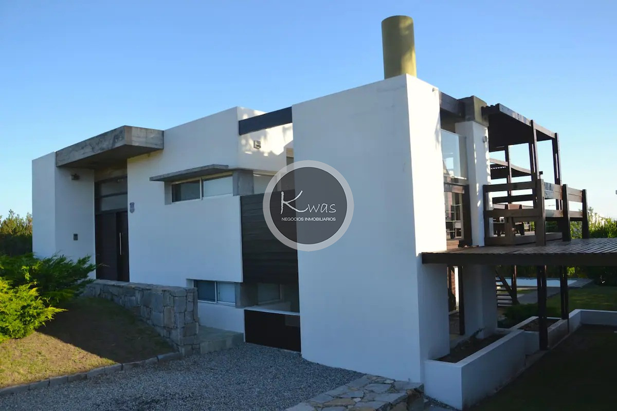 Departamento ID.710 - Casa cinco dormitorios piscina garage parrillero Manantiales Punta del Este