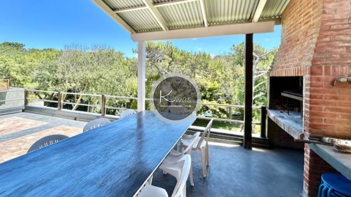 Departamento ID.823 - Venta casa Carilo Pinamar cinco dormitorios cinco baños a 100 mts de la playa parrilla garage, Costa Atlántica, Buenos Aires