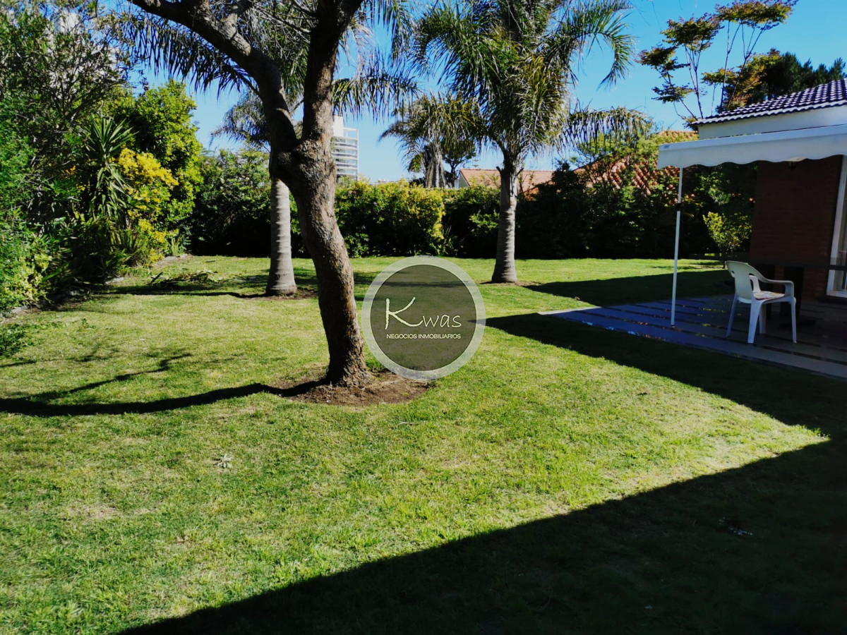 Departamento ID.656 - Casa cuatro dormitorios tres baños habitación servicio parrilla Playa Mansa Punta del este