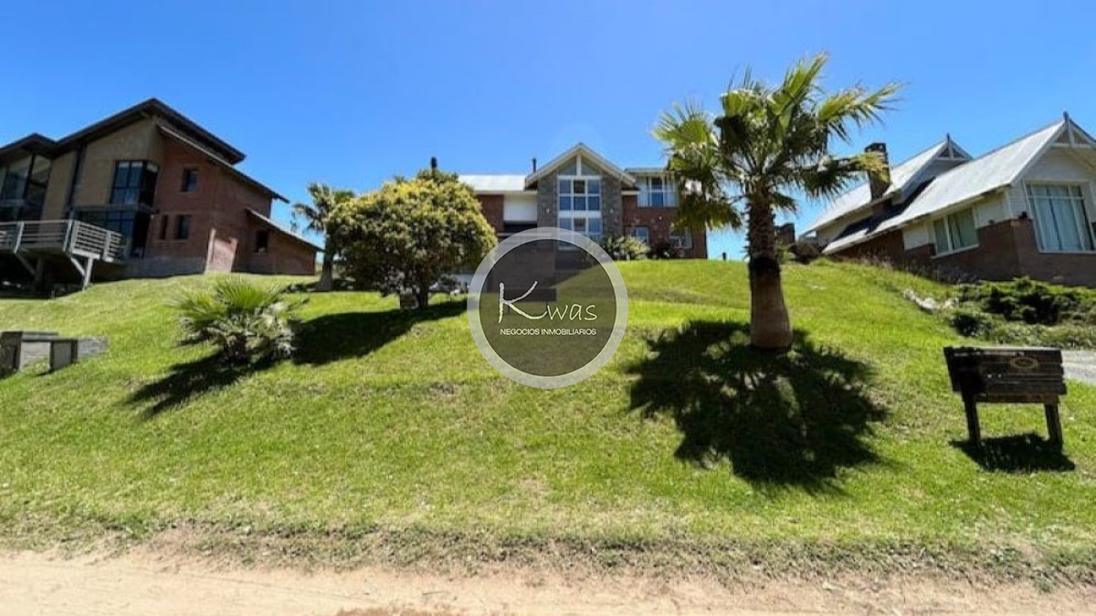 Departamento ID.823 - Venta casa Carilo Pinamar cinco dormitorios cinco baños a 100 mts de la playa parrilla garage, Costa Atlántica, Buenos Aires