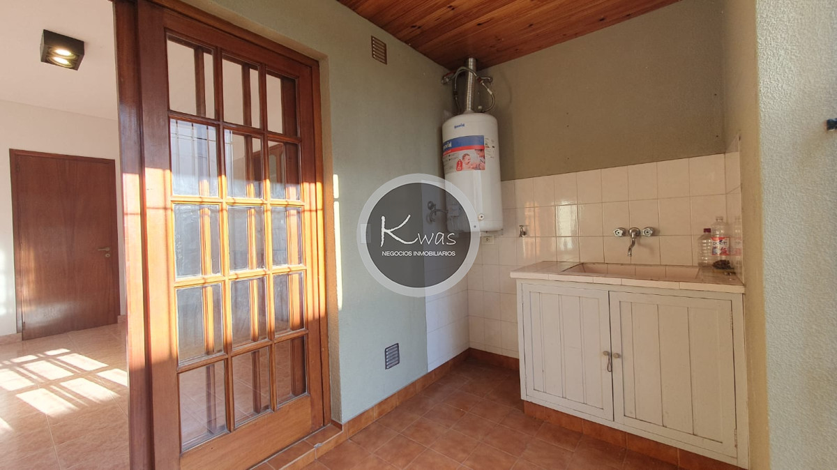 Departamento ID.841 - Duplex de tres dormitorios dos baños toilette cochera cubierta jardin parrilla Olivos Vicente Lopez